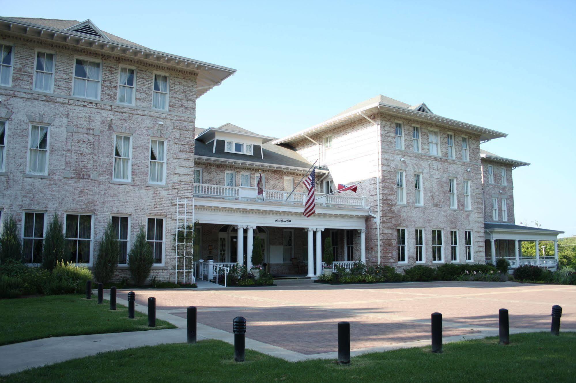 Inn At Carnall Hall Fayetteville Zewnętrze zdjęcie